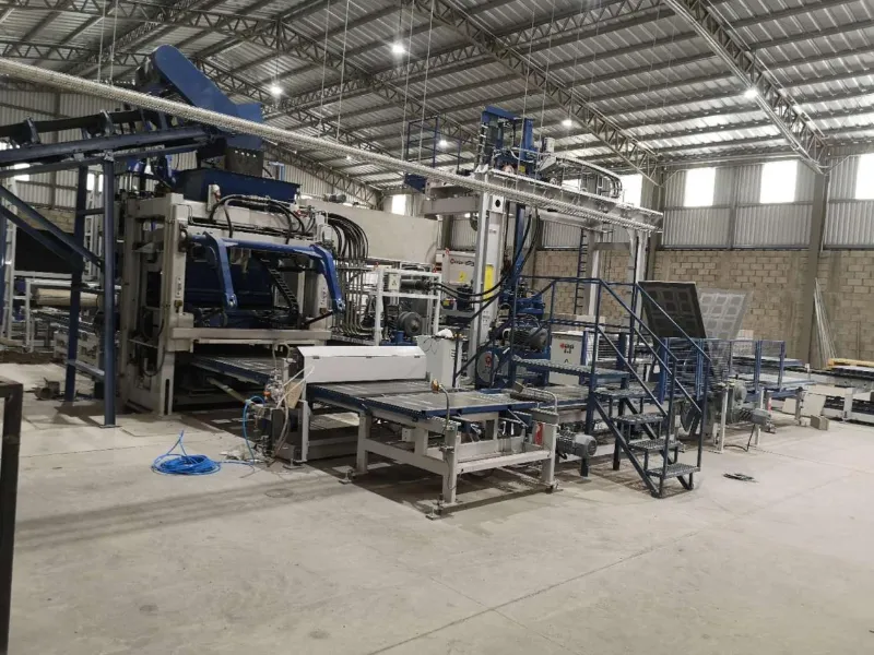 Máquinas automáticas de fabricação de blocos para produção de blocos de concreto em grande escala na América do Sul